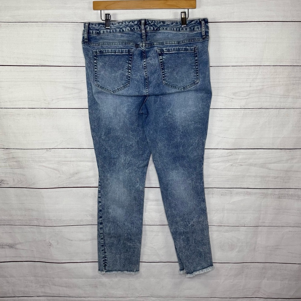 Torrid Crop Boyfriend Straight Vintage Stretch Mid-Rise Jeans Size 12 - Picture 5 of 13